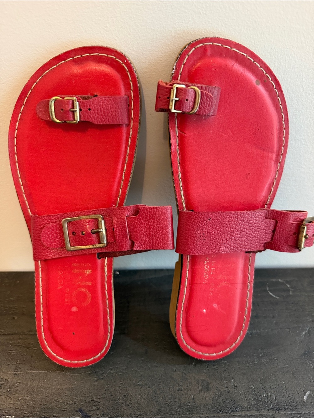 Kinos Red Leather Slide Sandals with Toe Buckle Straps